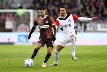 Eintracht Frankfurt vs St. Pauli (22:30 – 11/05)