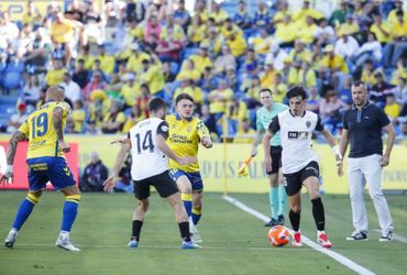 Las Palmas vs Valencia CF (23:30 – 03/05)